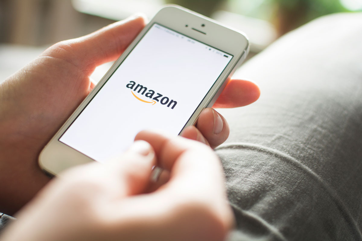 Amazon reparte sus pedidos desde carpas industriales. - Naves desmontables y carpas industriales