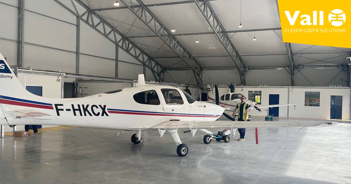 ¿Por qué es importante un hangar desmontable para aviones? - Naves desmontables y carpas industriales